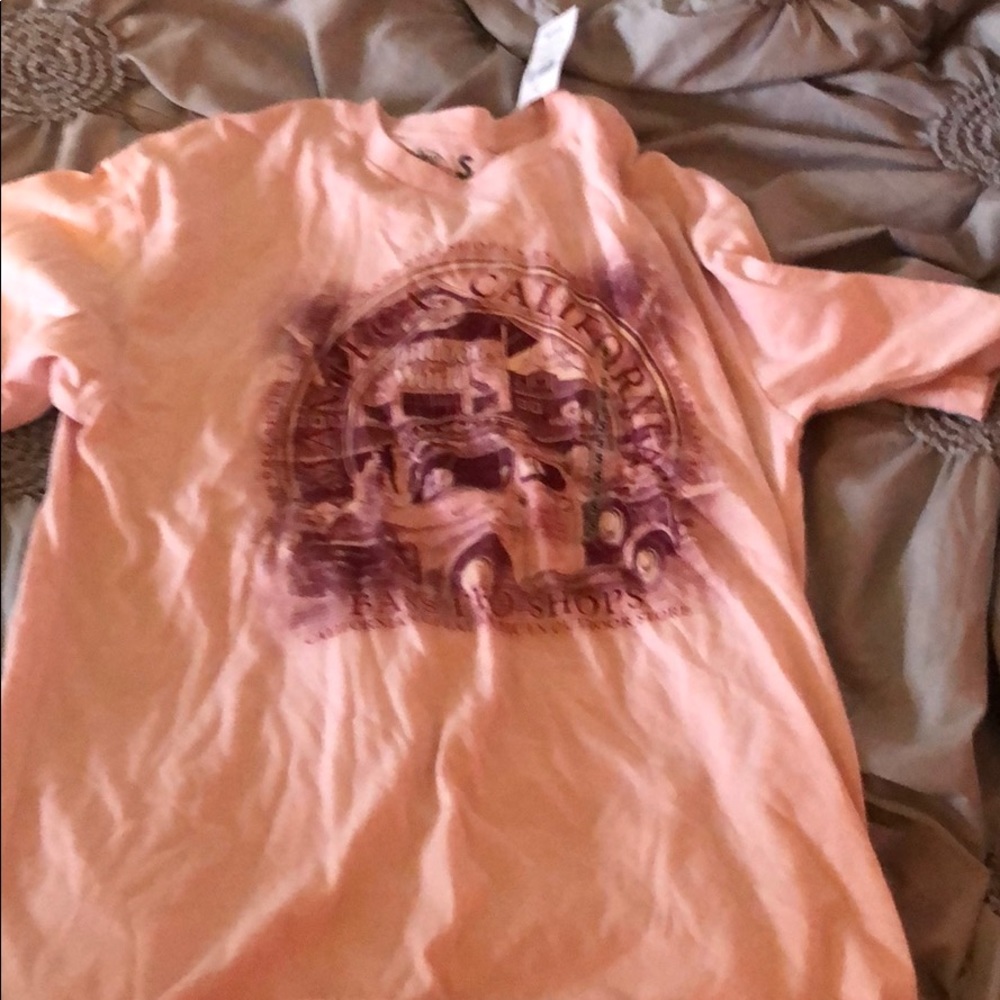 NWT excellent condition bass pro tee